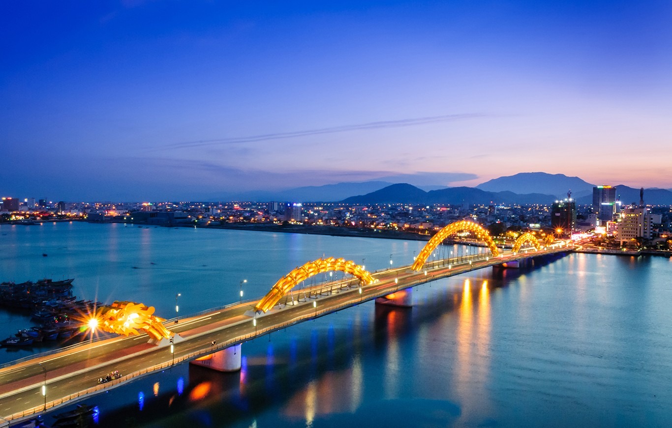 What to Eat in Danang? 10 Foreigner-Friendly Restaurants for Golf Travelers (2025)